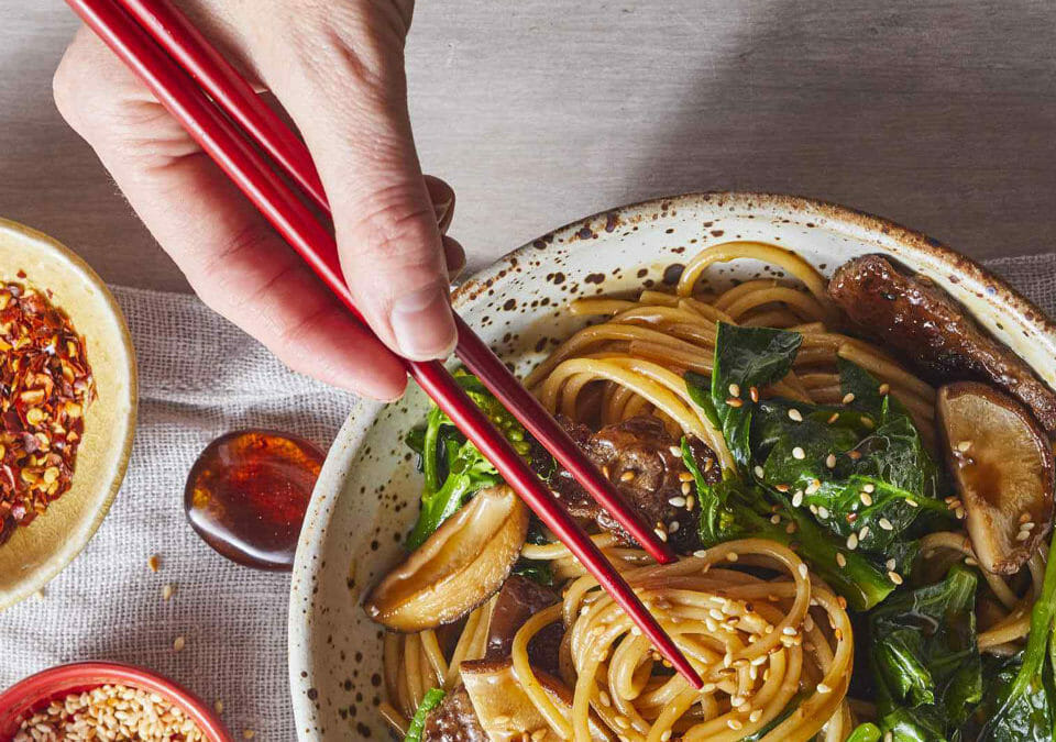 Long-Life Noodles with Beef & Chinese Broccoli